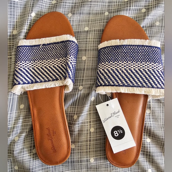 NWT sandals 8.5 - Picture 2 of 3